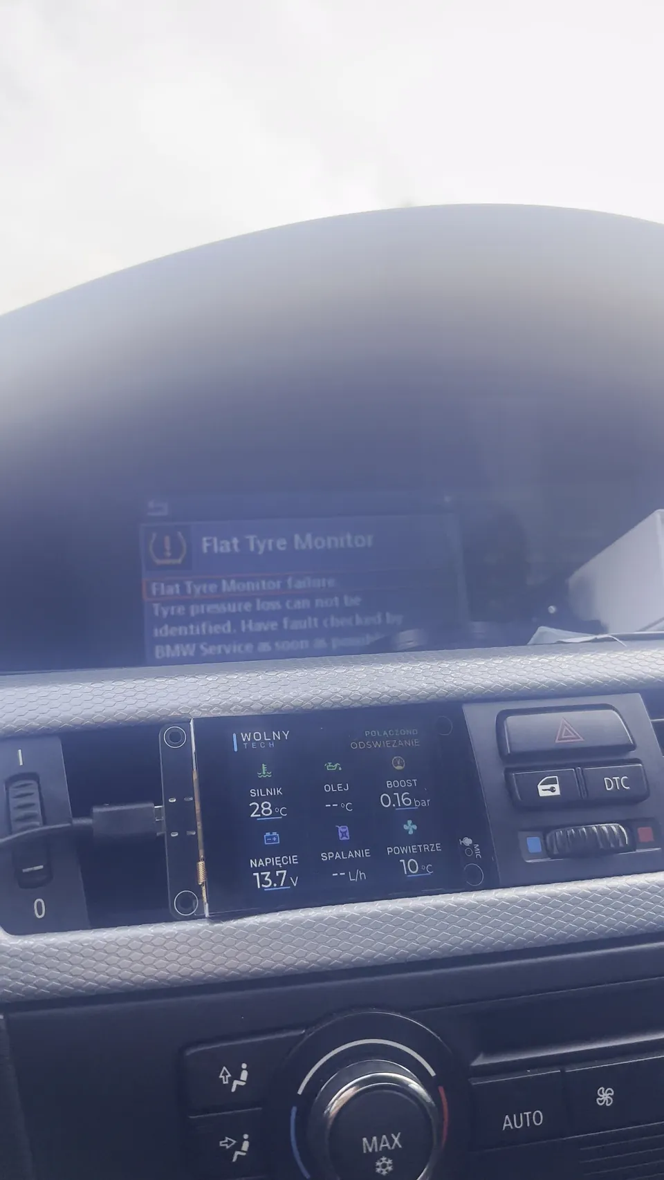 Bimmer Display prezentujący dane silnika w BMW